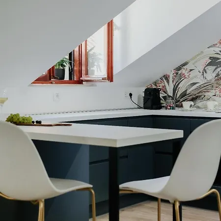 By The River בית הארחה 3*