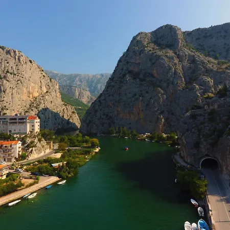 By The River 3* Omiš
