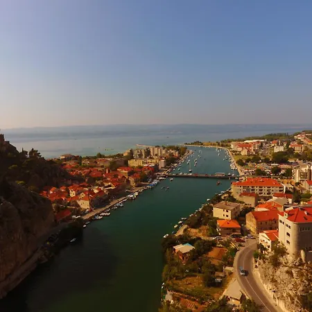 By The River 3* Omiš