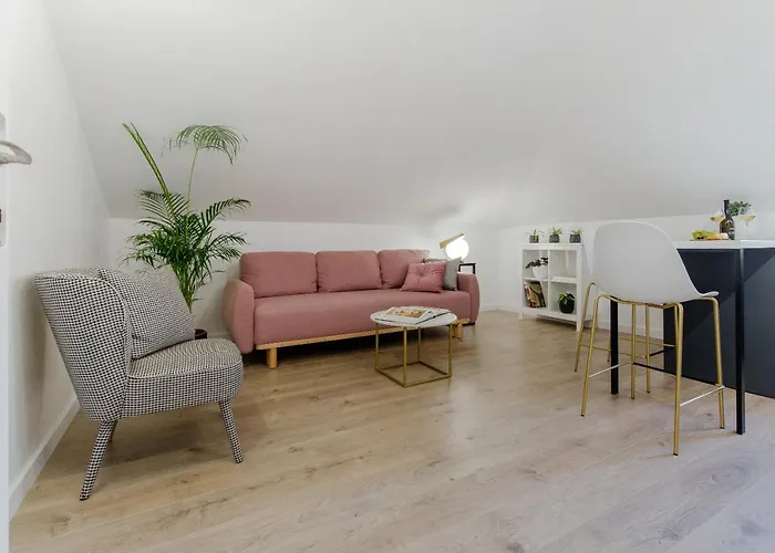 בית הארחה By The River אומיס