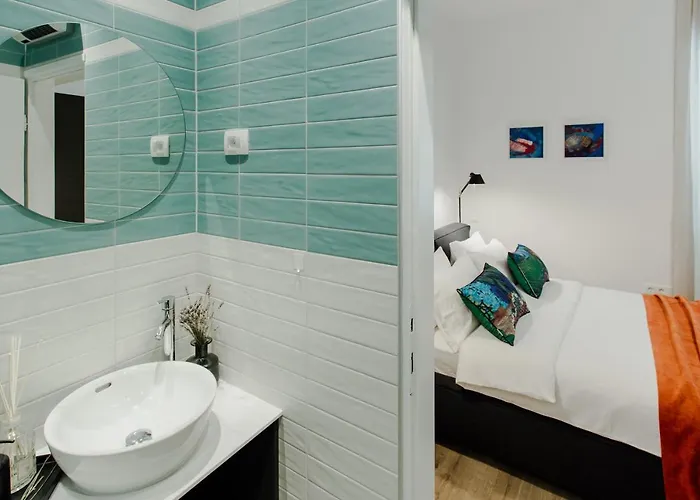 By The River בית הארחה 3*