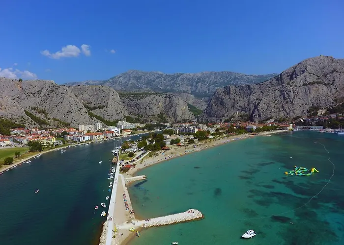 בית הארחה By The River 3*