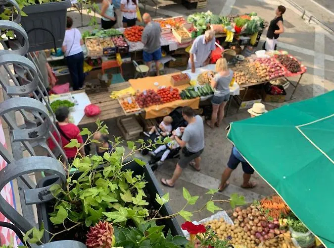 By The River אומיס